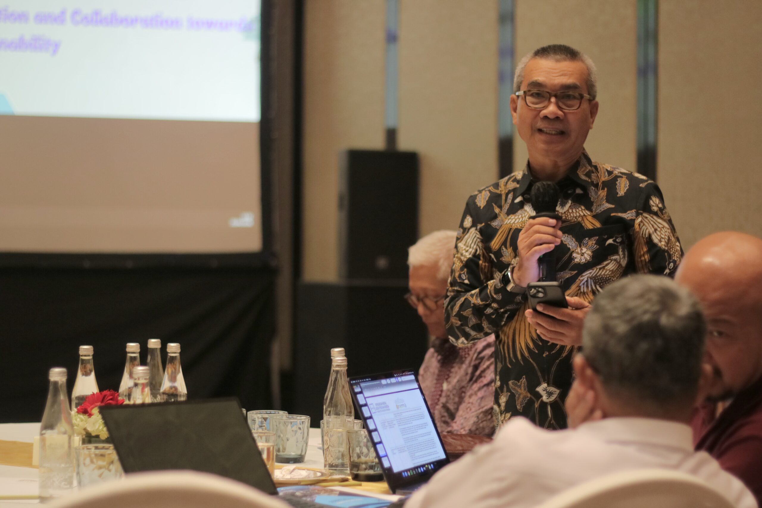 Ketua Umum SCI, Prof. Andi Tamsil, bersama ketua asosiasi perikanan lainnya dalam acara Halal Bihalal yang diinisiasi oleh USSEC. ©Asep Bulkini