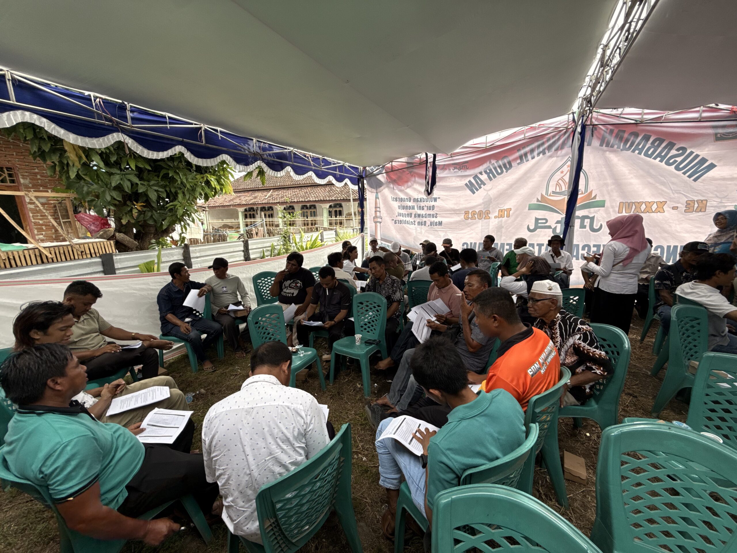 Sesi diskusi teknologi aerator hemat energi Crustea bersama petambak udang dan penyuluh perikanan dalam pelatihan Climate Resilience Farmers Field School (CRFSS).